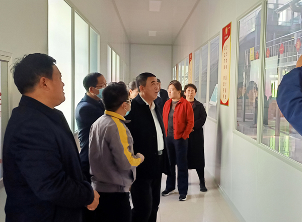 河南省農業(yè)廳專家驗收小組對蘭考花生基地及特香型花生油加工設備進行綠色食品加工認證驗收(圖4) 河南省農業(yè)廳專家驗收小組對蘭考花生基地及特香型花生油加工設備進行綠色食品加工認證驗收(圖4)